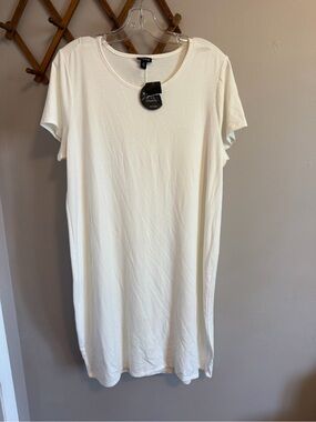 Torrid Runway Collection White Short Sleeve T-Shirt Midi Dress NWT Size 2